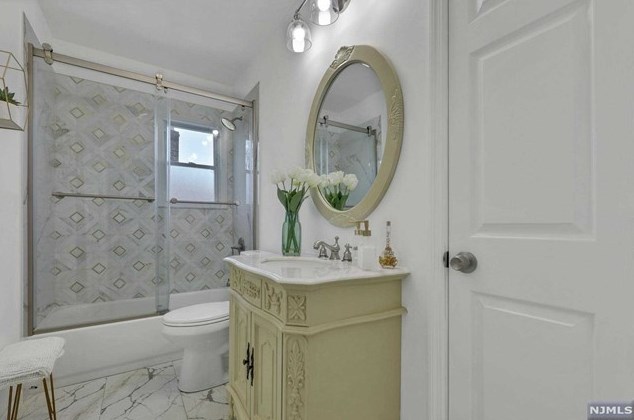 36 Myrtle St, Rutherford NJ  07070-1130 exterior