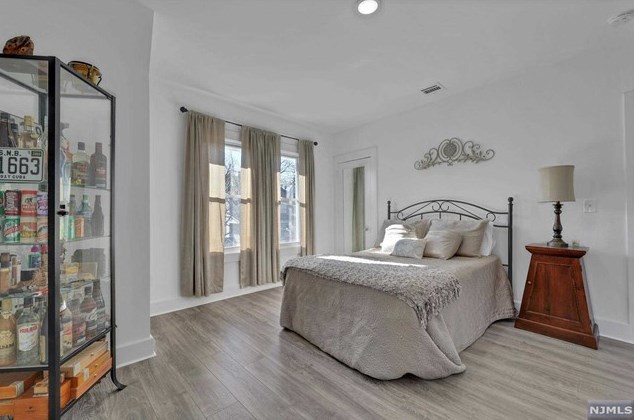 36 Myrtle St, Rutherford NJ  07070-1130 exterior