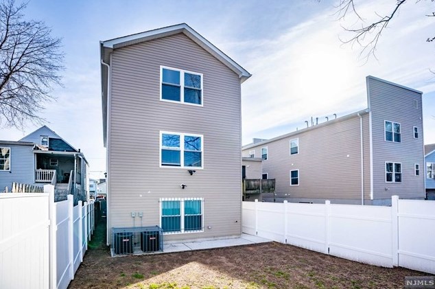 397 8th St, Newark NJ  07103-2045 exterior