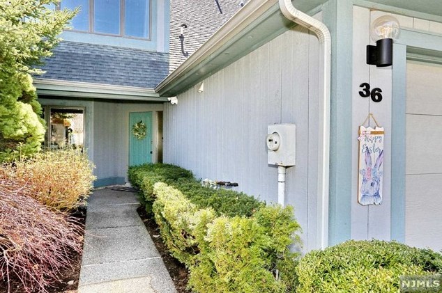 36 Braeburn Dr, Township of Washington, NJ 07676