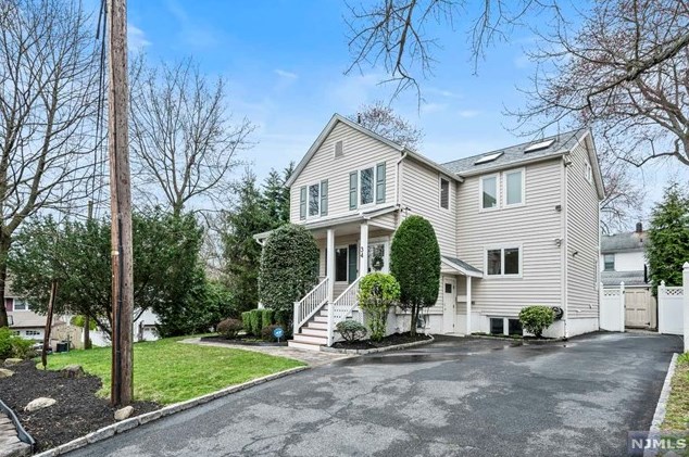 34 Lincoln Ave, Dumont, NJ 07628-2713