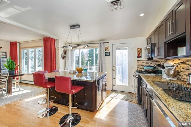 230 Homestead Rd, Paramus, NJ 07652