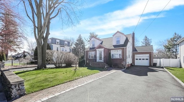 319 E Madison Ave, Dumont, NJ 07628