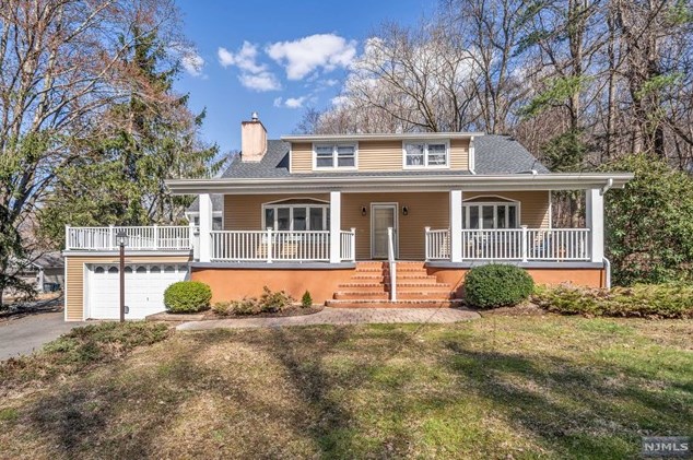 129 Long Hill Rd, Oakland, NJ 07436