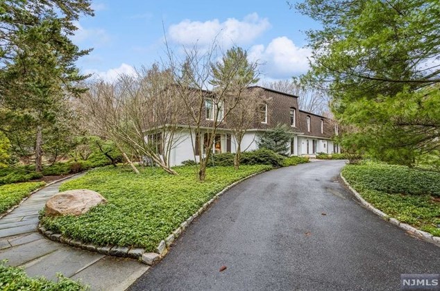 306 Hardenburgh Ave, Demarest, NJ 07627-1312