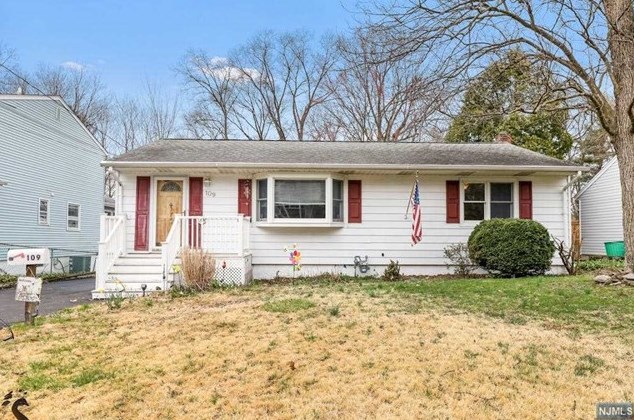 109 Hiawatha Blvd, Oakland, NJ 07436