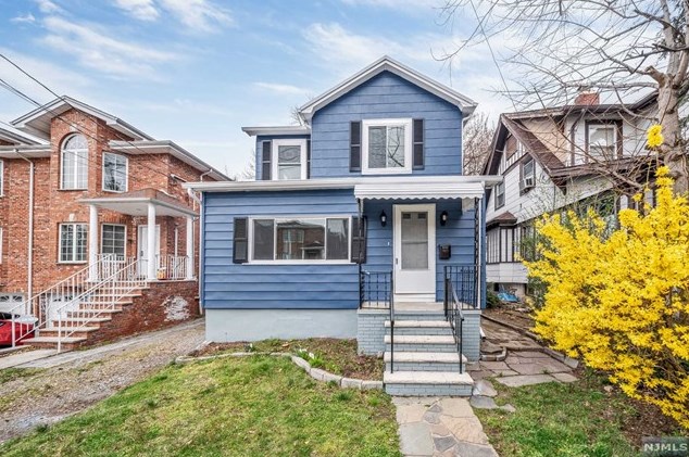 537 2nd St, Palisades Park, NJ 07650