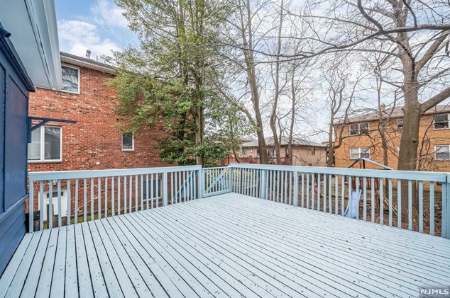 537 2nd St, Palisades Park NJ  07650-1874 exterior