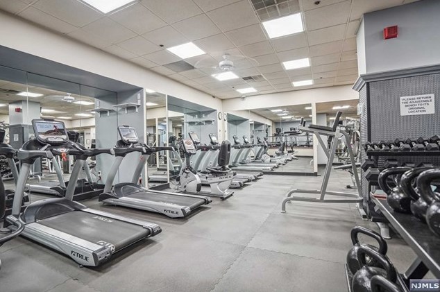 200 Old Palisade Rd, West Fort Lee NJ  07024-7056 exterior