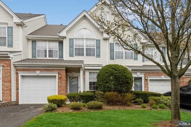 104 Cambridge Dr, Nutley, NJ 07110