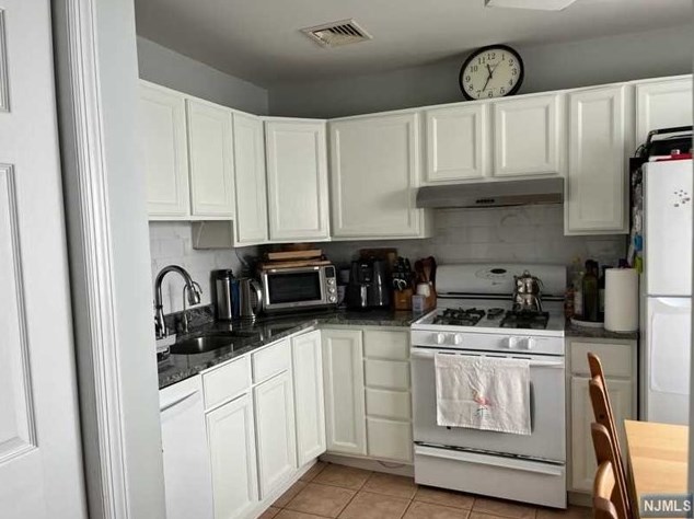 76 Phillips Ave, South Hackensack, NJ 07606