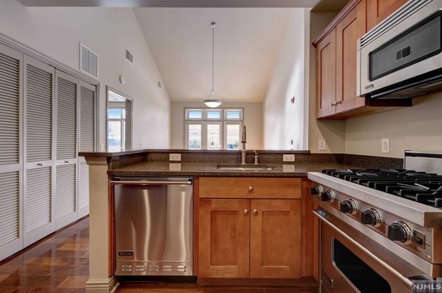 7400 River Rd #418, North Bergen, NJ 07047