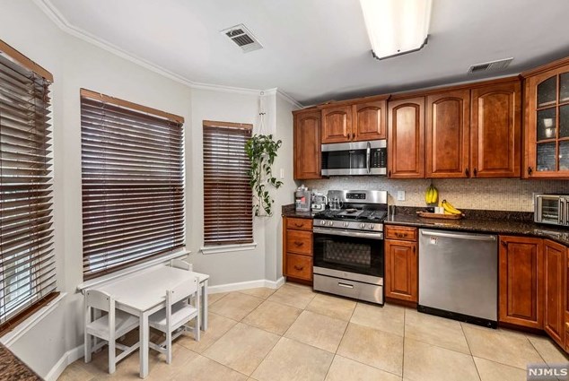 2238 Margaret Ct, Mahwah, NJ 07430