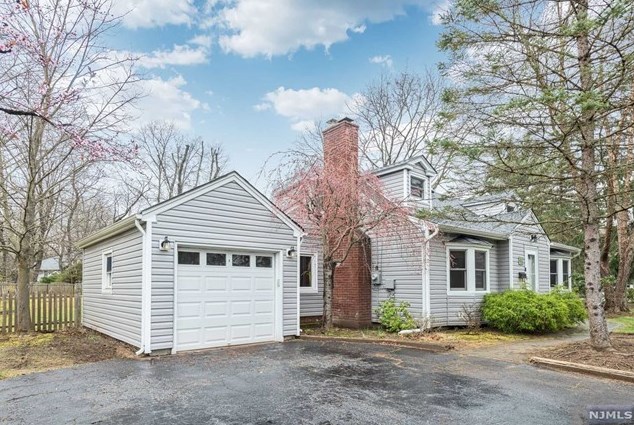 46 Westdale Dr, Hillsdale, NJ 07642