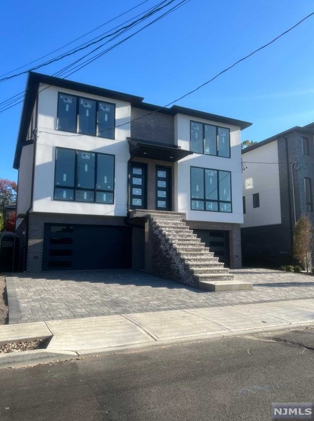 459 Oakdene Ave, Cliffside Park, NJ 07010-1703