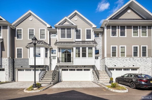 23 Legion Dr, Cresskill NJ  07626-2134 exterior