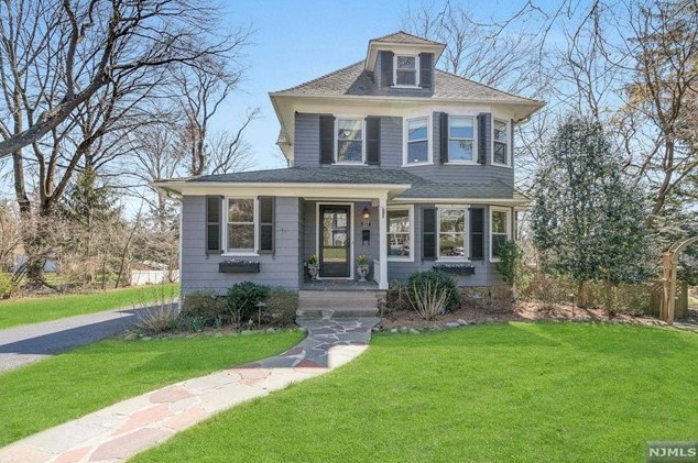 137 Melrose Pl, Ridgewood, NJ 07450