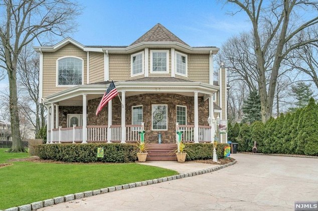 57 Fairmount Pl, Paramus, NJ 07652-2605