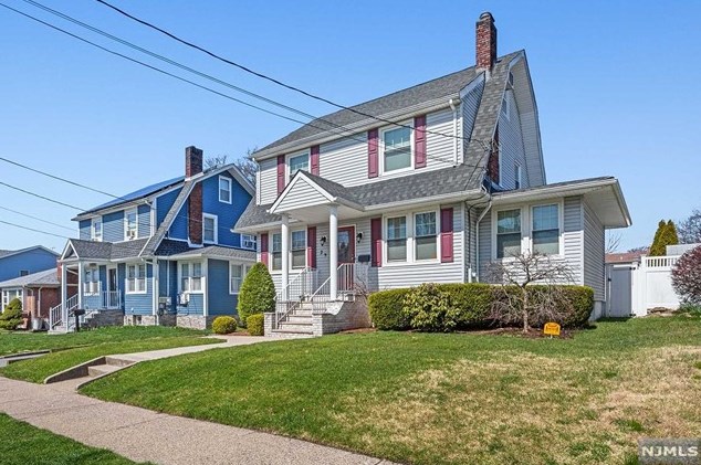 29 Washington Ave, Elmwood Park, NJ 07407