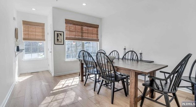 32 Pineview Dr, Waldwick, NJ 07463-1119