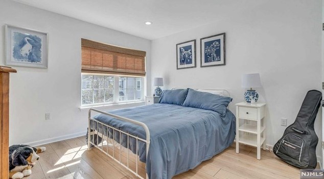 32 Pineview Dr, Waldwick NJ  07463-1119 exterior