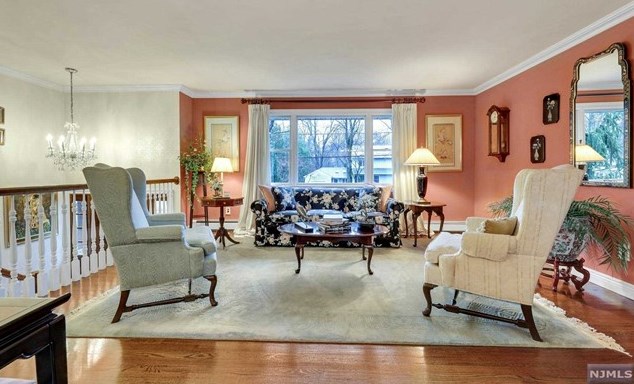 62 Fairview Ave, Park Ridge, NJ 07656