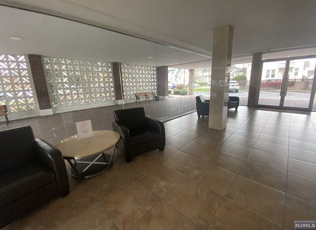 275 Hoym St #4e, West Fort Lee, NJ 07024