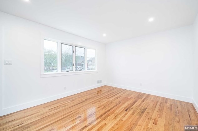 21 Mary St, Lodi, NJ 07644