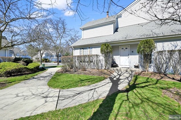 165 Demeduk Ct, Mahwah, NJ 07430-2966