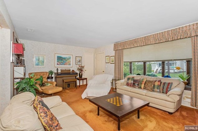 122 Ackerman Ave, Emerson, NJ 07630
