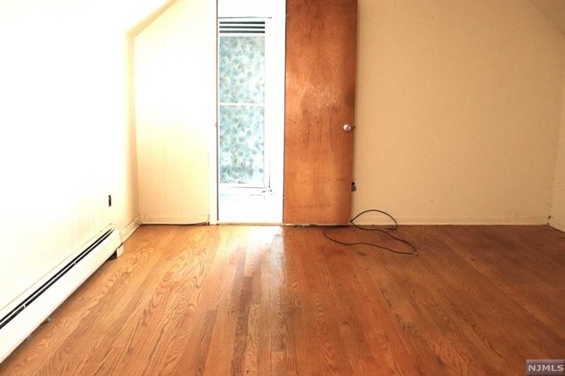 326 Gifford Pl, Teaneck NJ  07666-4002 exterior