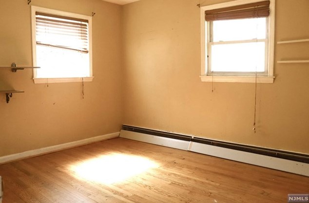 326 Gifford Pl, Teaneck NJ  07666-4002 exterior