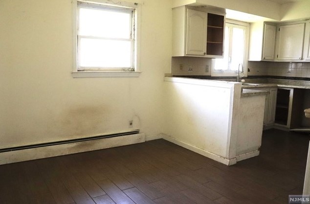 326 Gifford Pl, Teaneck NJ  07666-4002 exterior