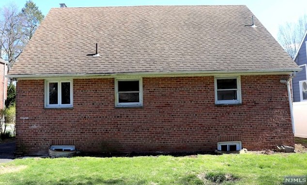 326 Gifford Pl, Teaneck NJ  07666-4002 exterior