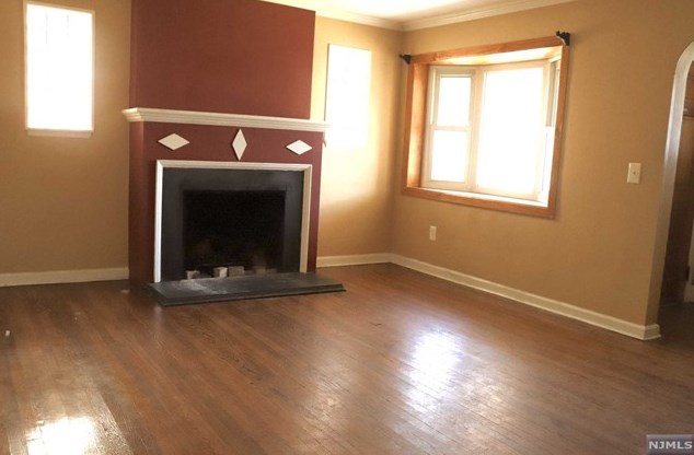 326 Gifford Pl, Teaneck NJ  07666-4002 exterior