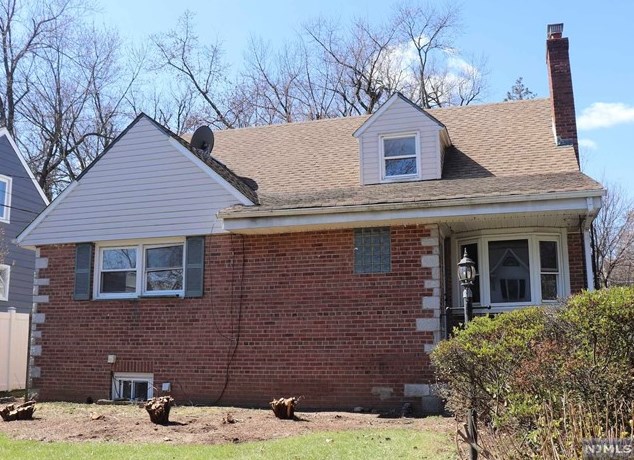 326 Gifford Pl, Teaneck, NJ 07666-4002
