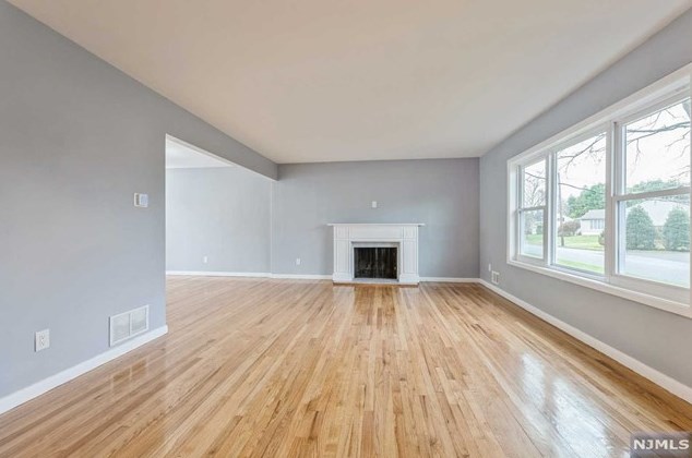 91 Martin Dr, Harrington Park, NJ 07640-1233