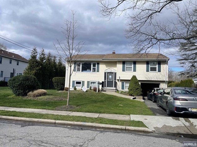 157 Windsor Rd, Paramus, NJ 07652