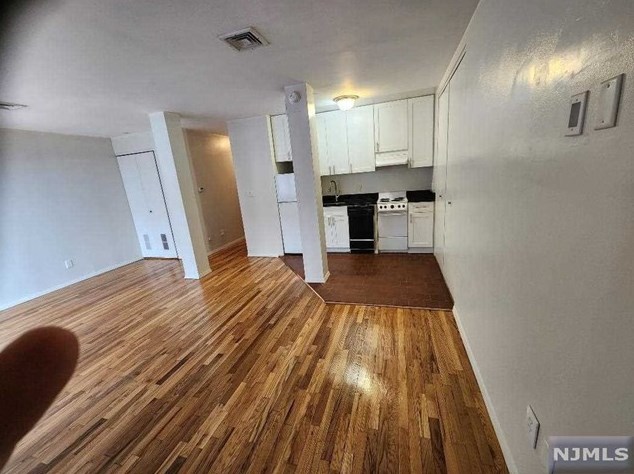 840 River Rd #104, Edgewater, NJ 07020