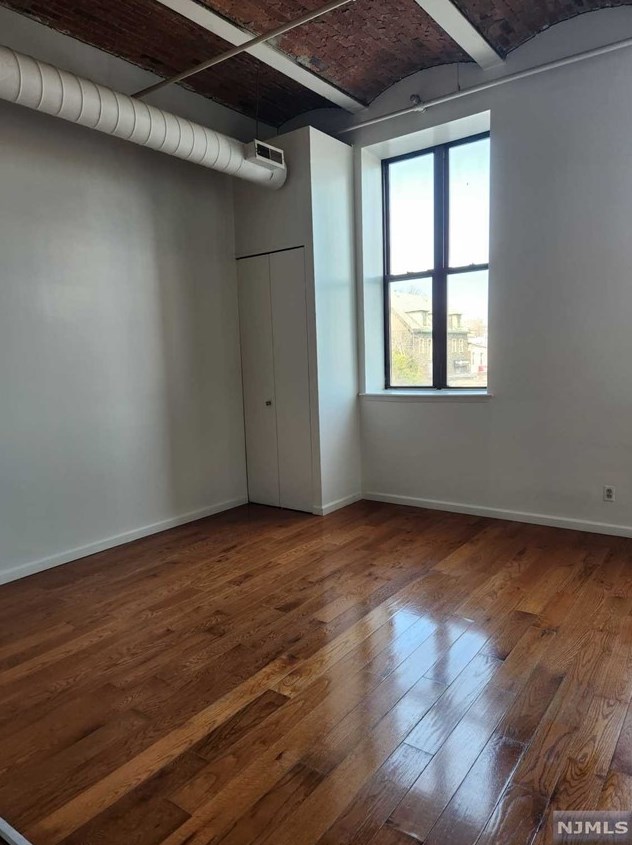 840 River Rd #305, Edgewater, NJ 07020