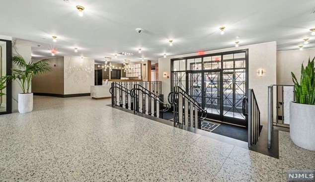7400 River Rd #448, North Bergen, NJ 07047