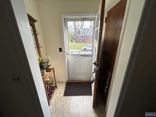 27 Ravine Dr W, Paterson, NJ 07506