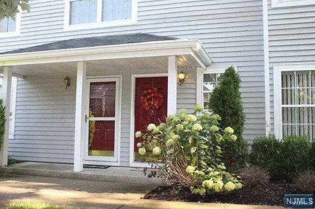 1362 Oxford St, Mahwah, NJ 07430