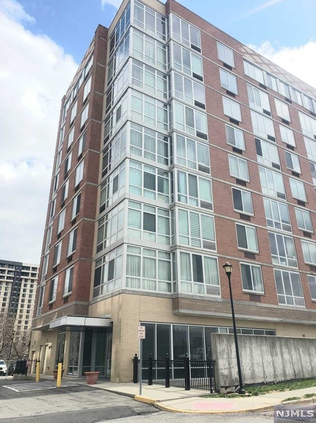 600 12th St, Palisades Park NJ  07650-2081 exterior