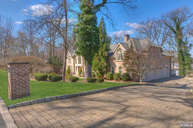 865 Olentangy Rd, Franklin Lakes, NJ 07417