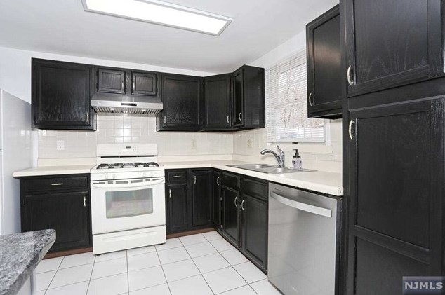 101 Westwood Blvd, Westwood NJ  07675-2521 exterior
