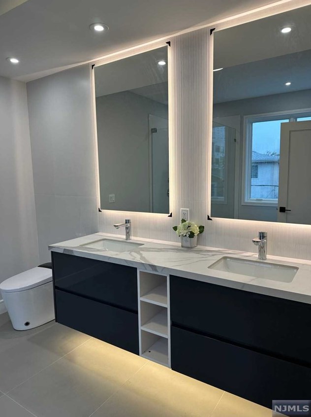 482 Jane St, West Fort Lee NJ  07024-2549 exterior