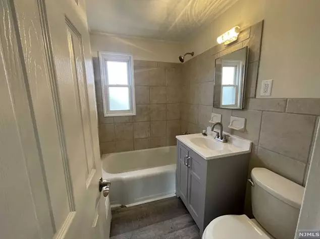 42 Hastings Ave, Rutherford NJ 07070-1802 exterior