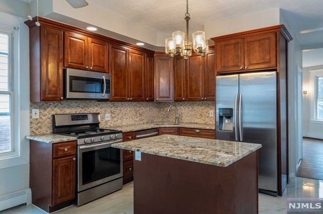 93 17th St, Paterson, NJ 07506-3711