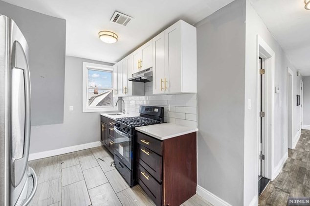 869 15th St, Newark NJ  07108-1324 exterior